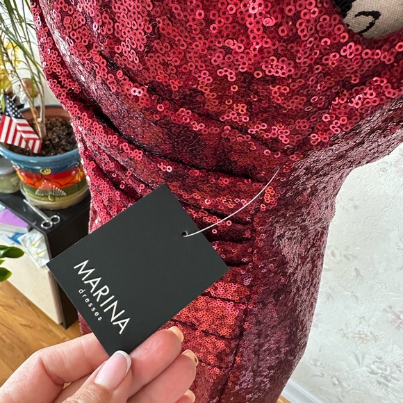 Marina Stylish floor length evening gown.Size 10. - Picture 5 of 16